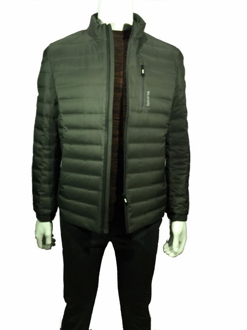 仕达斯男装工厂价火爆进行中，特价商品三件仅100元起